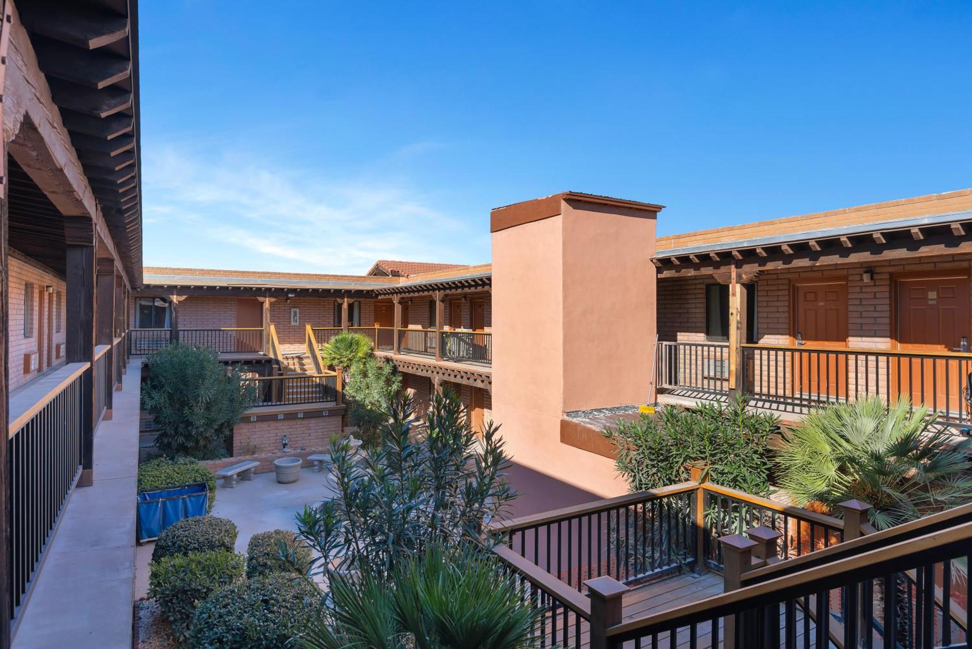 Clarion 2* Sierra Vista