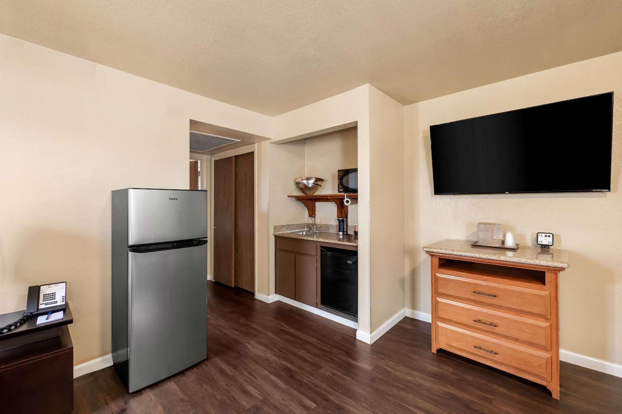 Clarion Inn 2*