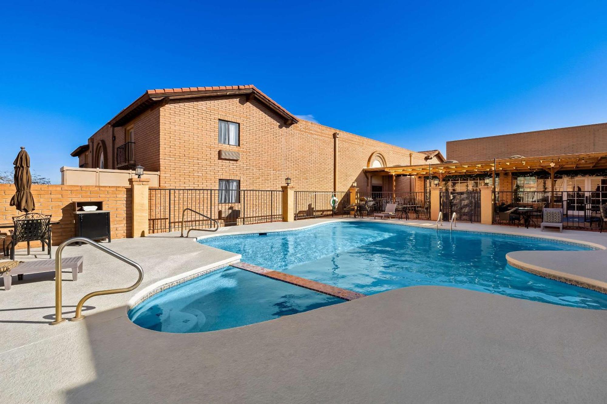 Clarion 2* Sierra Vista